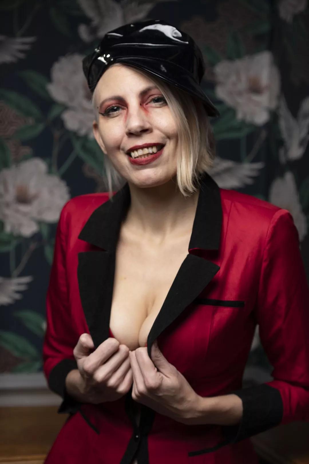 Offline RolePlayingLucy on Streamate