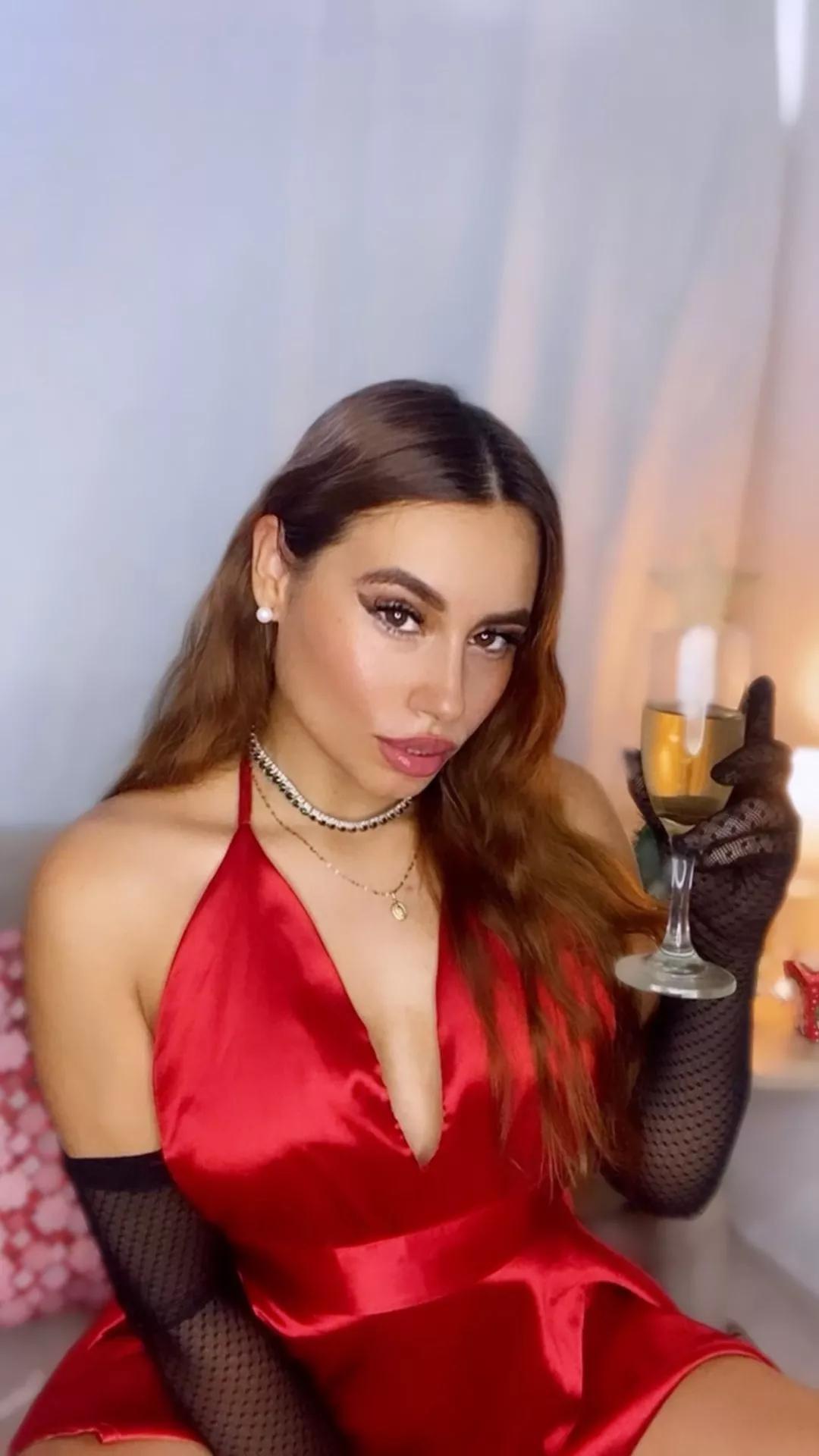 Offline SophiaJohnes on Streamate