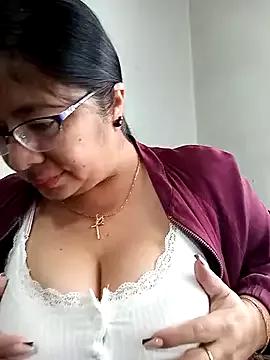 Freechat __valentina18 on StripChat
