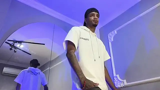 AaronCruz_ on StripChat 