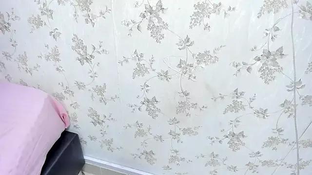 alanaflores_ on StripChat 