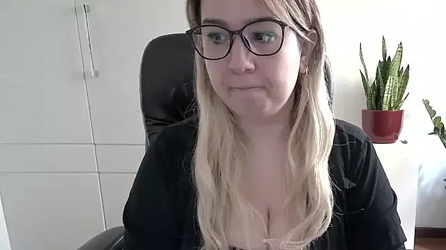 amooraaamoon on StripChat 