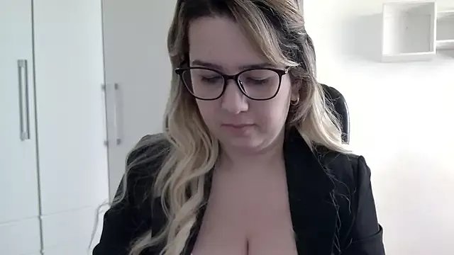 amooraaamoon on StripChat 