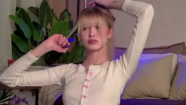 BellaSecrettt — nora in pussy