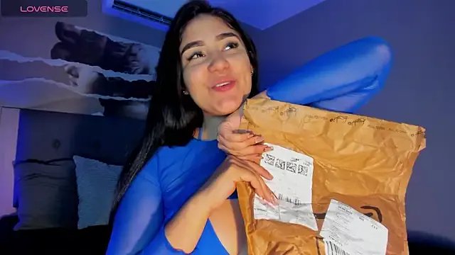 Belliinda_21 on StripChat