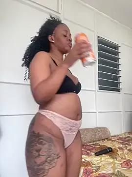 beverlyxxxx on StripChat 