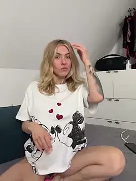 Freechat BlueEyesCarole on StripChat