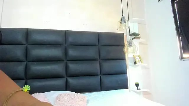 Freechat britanny-collyns on StripChat