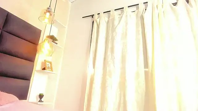 Freechat britanny-collyns on StripChat