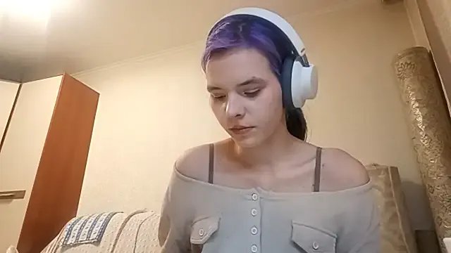 CallerKoran — play with my blue hair