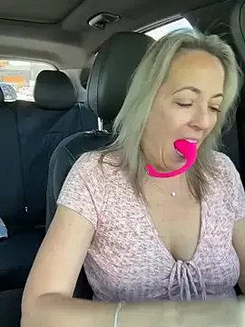 Freechat Cherry-red-xo on StripChat