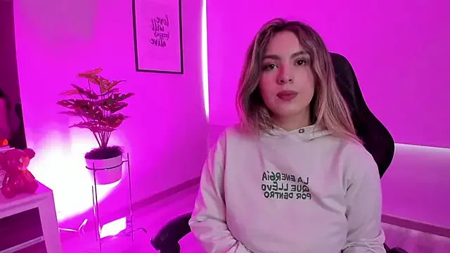 Freechat Cloee_Rainbow1 on StripChat