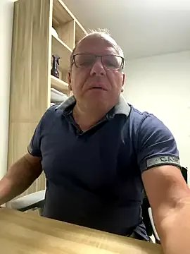 Freechat coupleLatinaLovers on StripChat