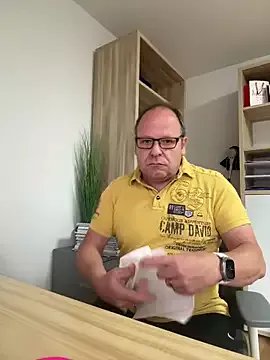 Freechat coupleLatinaLovers on StripChat