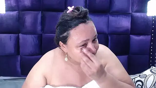 CrushOnMe_ on StripChat