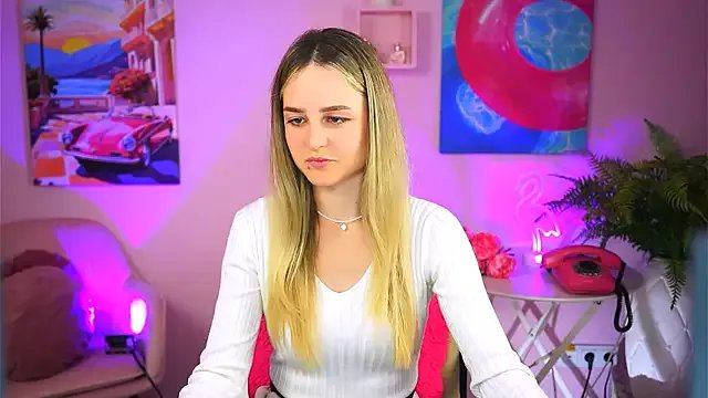 DeboraLarson on StripChat