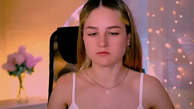 DeboraLarson on StripChat