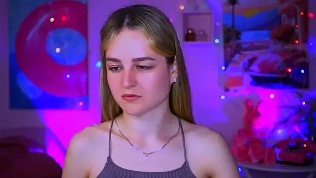 DeboraLarson on StripChat