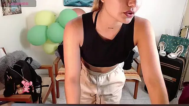 Freechat DestinyHills on StripChat