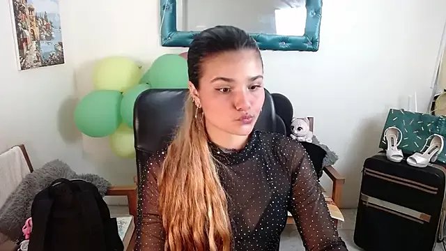 Freechat DestinyHills on StripChat