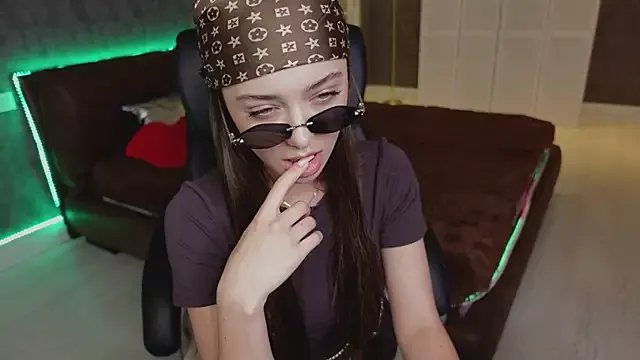 DinaCandy on StripChat