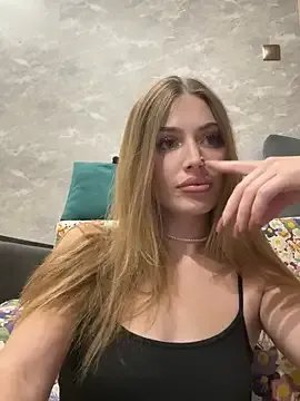 Elizabeth_Tay on StripChat