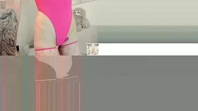 EmaSunshine — slow 360 turen + hip sway