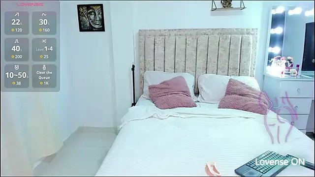 EmiilyEvans_ on StripChat