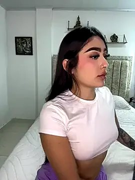 EmiilyEvans_ on StripChat