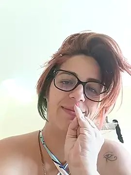 Freechat Escarlate4you_ on StripChat