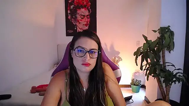 esmeraldaa230 on StripChat