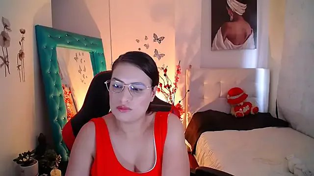 esmeraldaa230 on StripChat