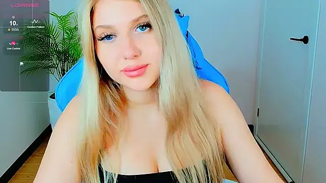 Evacadooo on StripChat