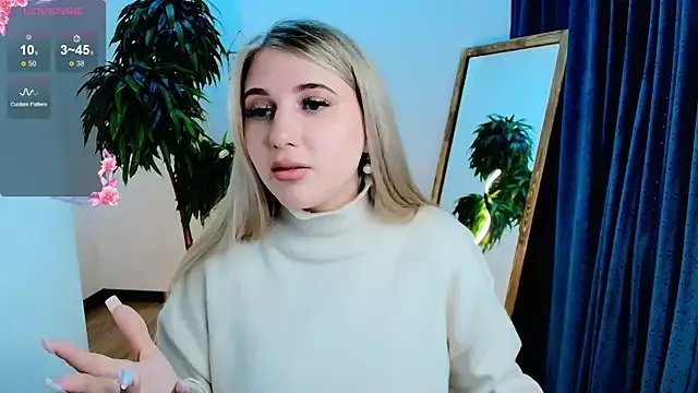 Evacadooo on StripChat