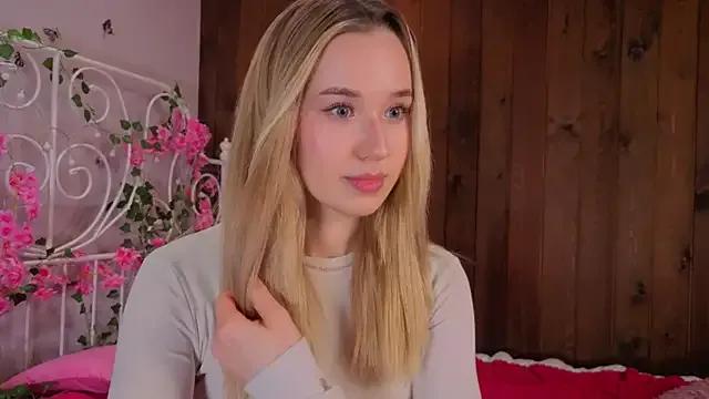 StripChat EveMcclearen is Freechat EveMcclearen — SHOW OUTFIT