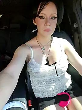 EVILYN — Make me squirt in public!!!