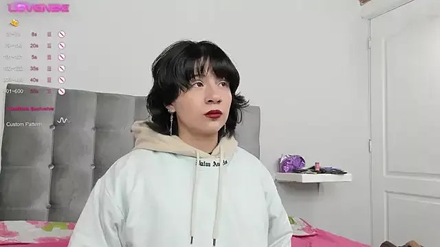 Freechat hey_noraly on StripChat