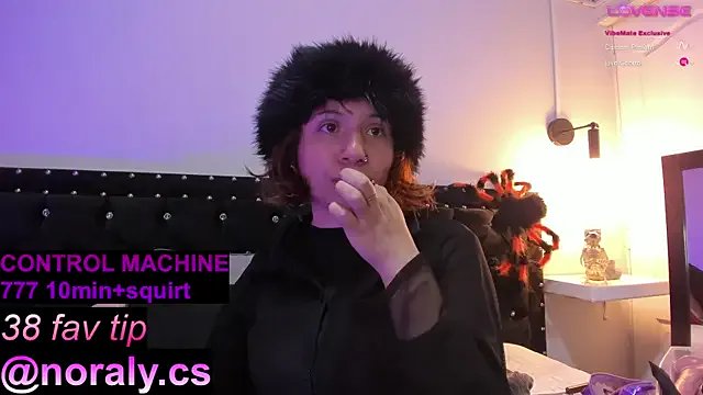 Freechat hey_noraly on StripChat