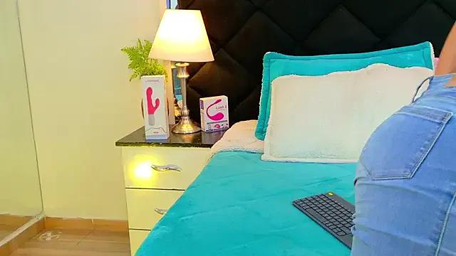 StripChat Holly_Brensonexx_ is Freechat Holly_Brensonexx_ — Extra creamy / dripping pussy / close up