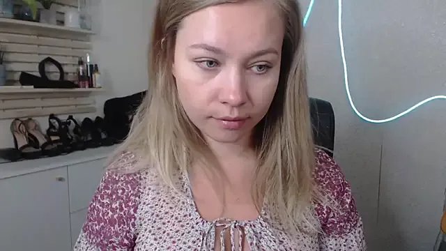 Freechat holly_xglam on StripChat