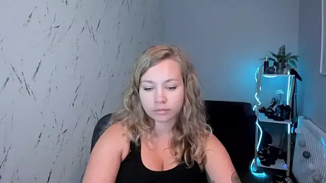 Freechat holly_xglam on StripChat