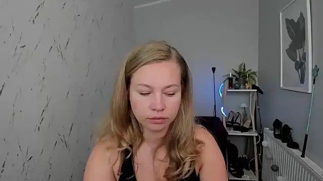 Freechat holly_xglam on StripChat