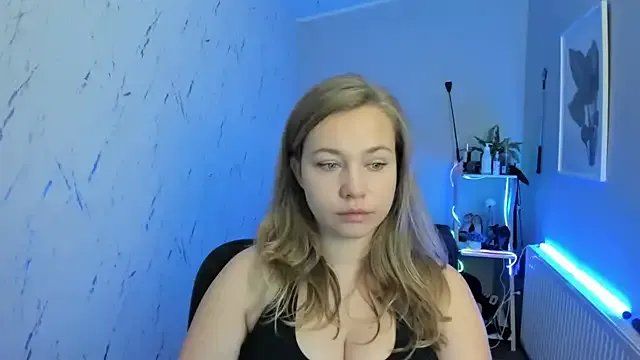 Freechat holly_xglam on StripChat