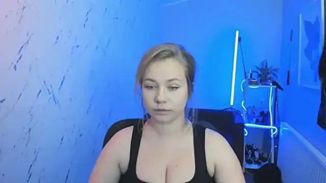 Freechat holly_xglam on StripChat