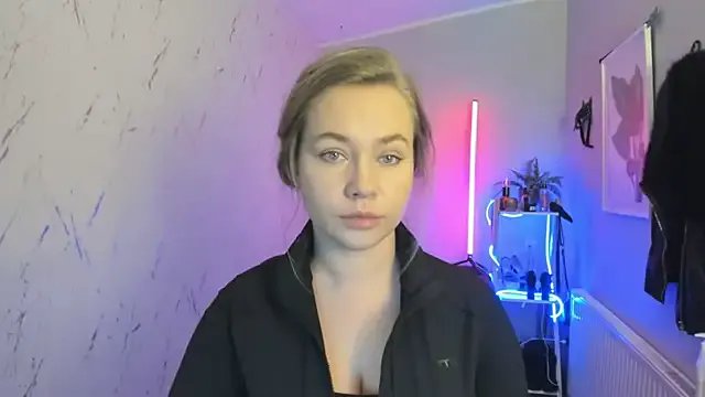 Freechat holly_xglam on StripChat