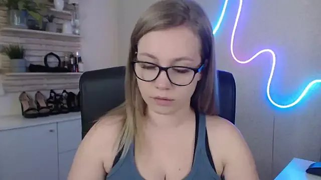 Freechat holly_xglam on StripChat