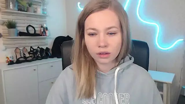 Freechat holly_xglam on StripChat