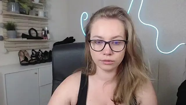 Freechat holly_xglam on StripChat