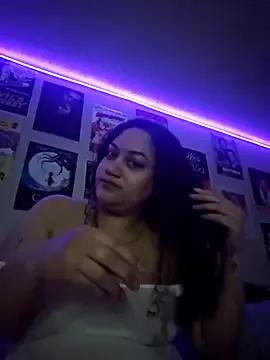 Freechat honeeyyy_pot on StripChat