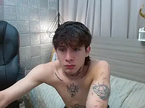 Freechat Iantwink18 on StripChat